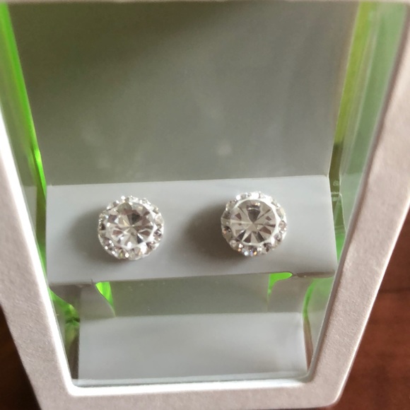 round stud - Picture 2 of 3